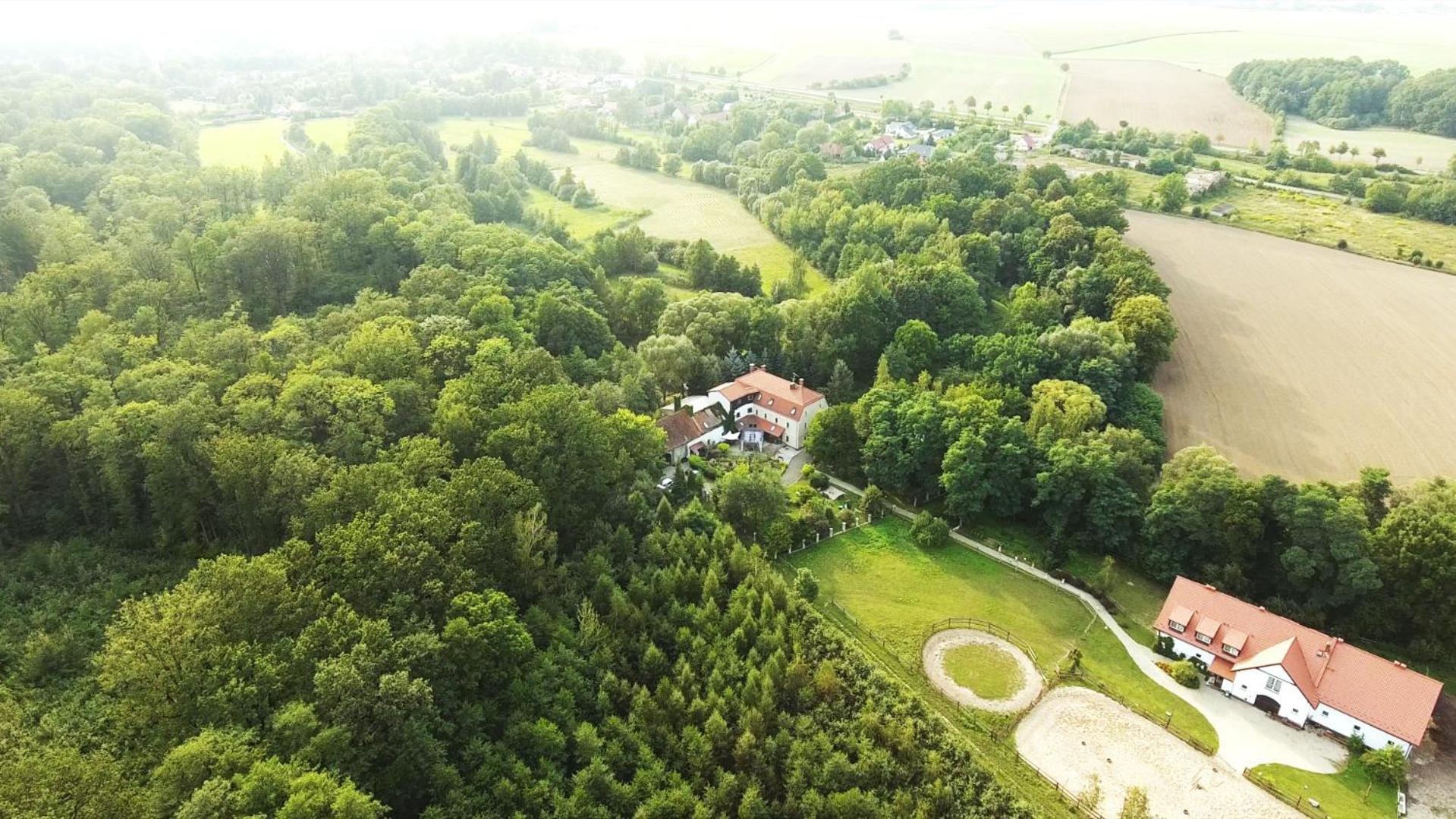 Szczepanów斯勒赞斯基姆林旅馆住宿加早餐旅馆 外观 照片
