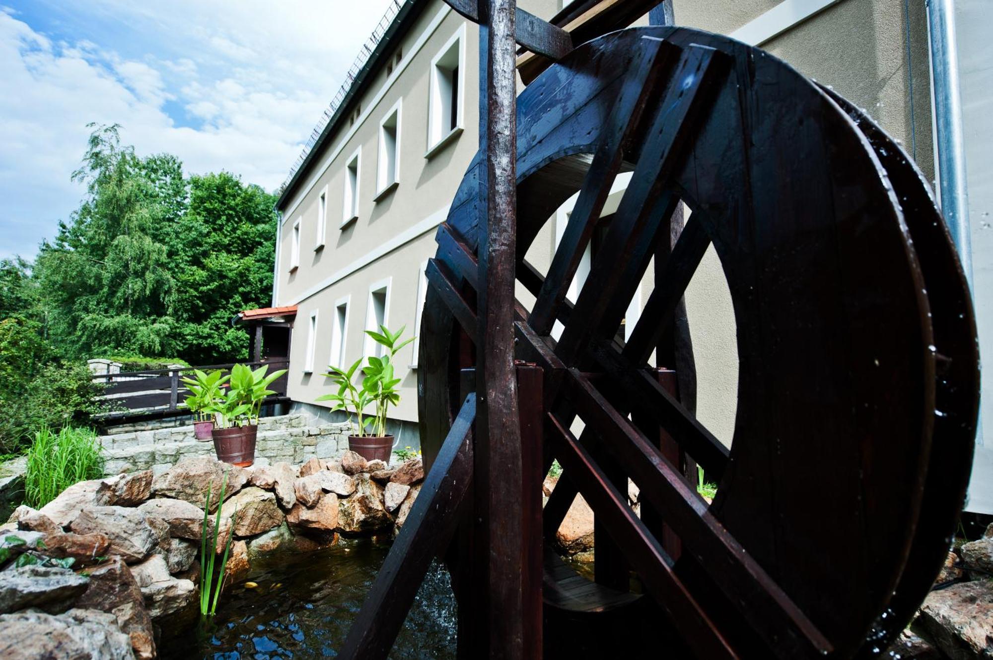 Szczepanów斯勒赞斯基姆林旅馆住宿加早餐旅馆 外观 照片